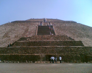 Teotihuacan02 - just before the ascent